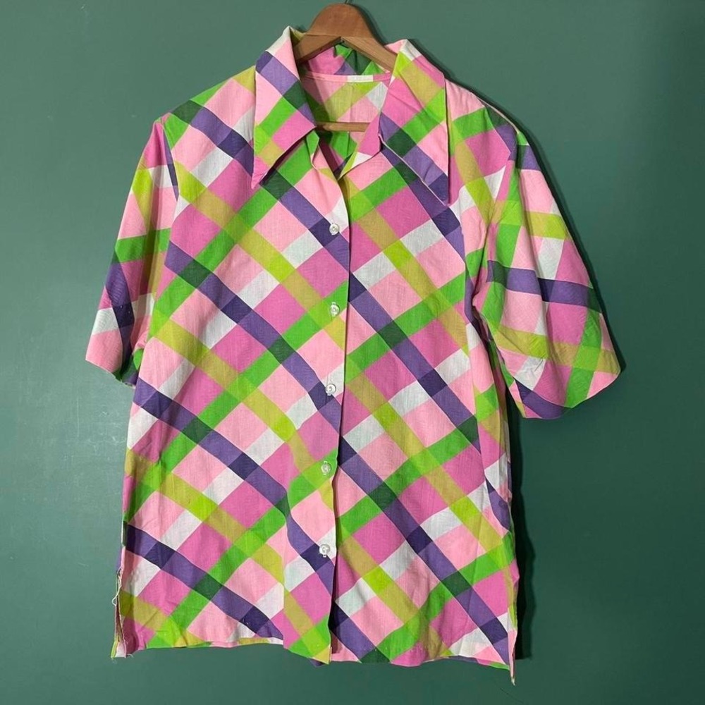 Vintage 1970s mod plaid button-up shirt with pointed collar